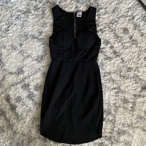 Selfie Leslie - Elegant Sleeveless Mini Dress